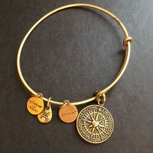 GOLD COMPASS BRACELET